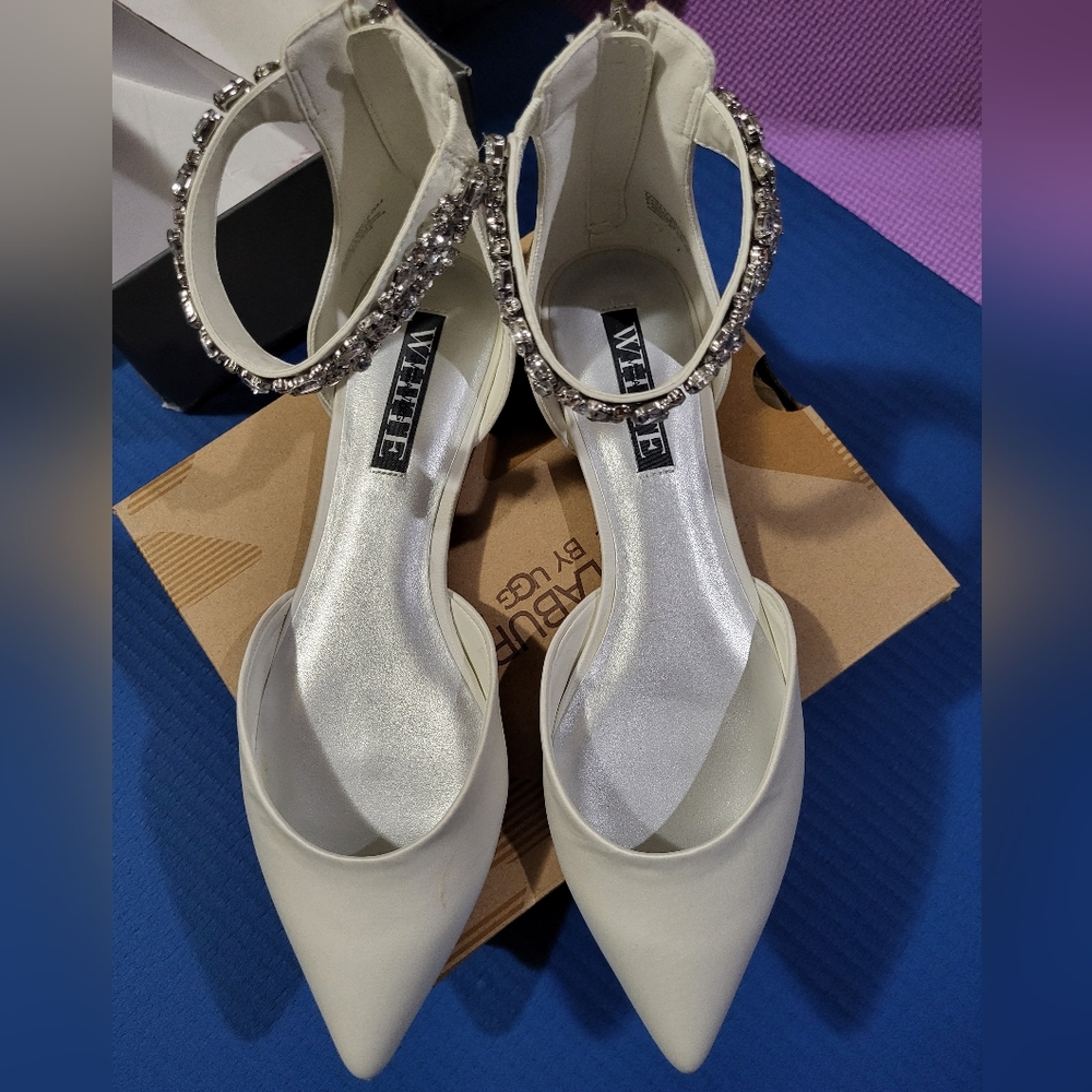 White by Vera Wang woman shoes